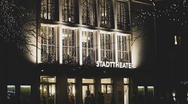 Weihnachtsbeleuchtung beim Stadttheater auf dem Herrenacker am letzten Tag der Beleuchtung, am Samstag, 06. Januar, 2024 (Melanie Duchene / Schaffhauser Nachrichten)